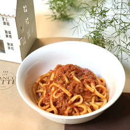 Spaghettoni al ragu' Biancolatte